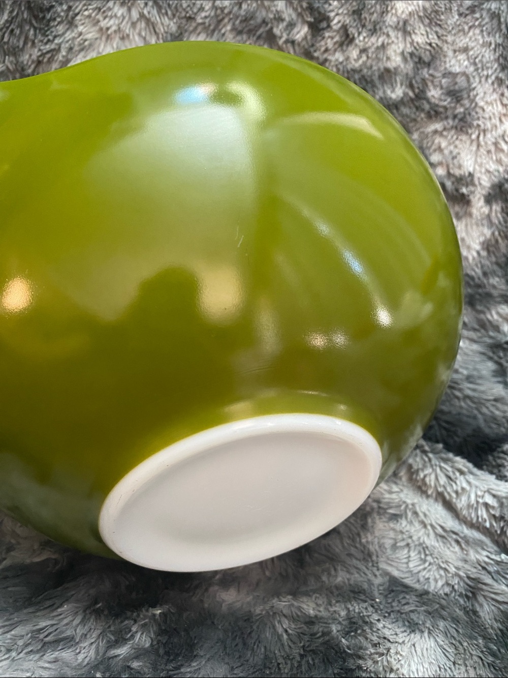 Vintage Pyrex "Cinderella" mixing bowl in the classic avocado/olive green 4Q - Picture 13 of 16